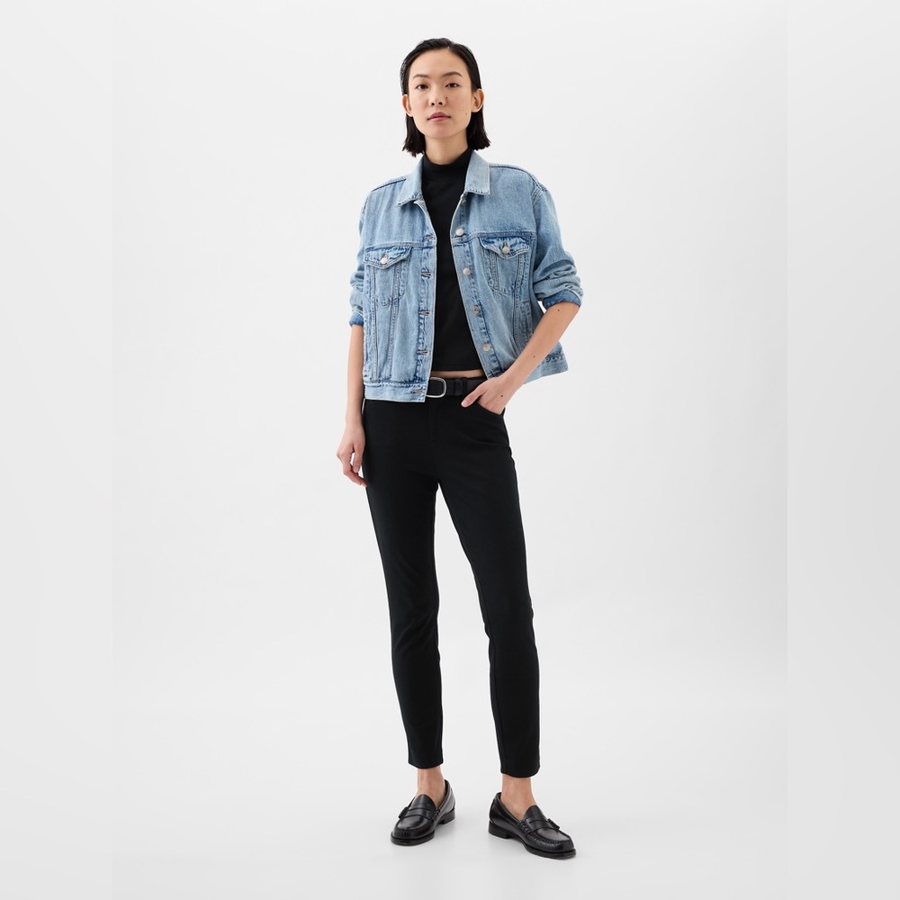 GAP signature skinny stretch mid-rise pants, size 8. Brand new with tags (NWT)